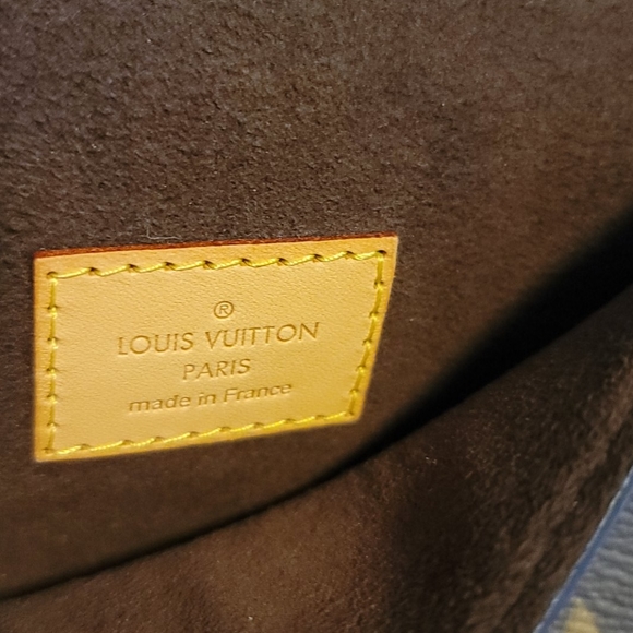 ⚘️Beautiful Louis Vuitton Metis Hobo⚘️ - Picture 13 of 16